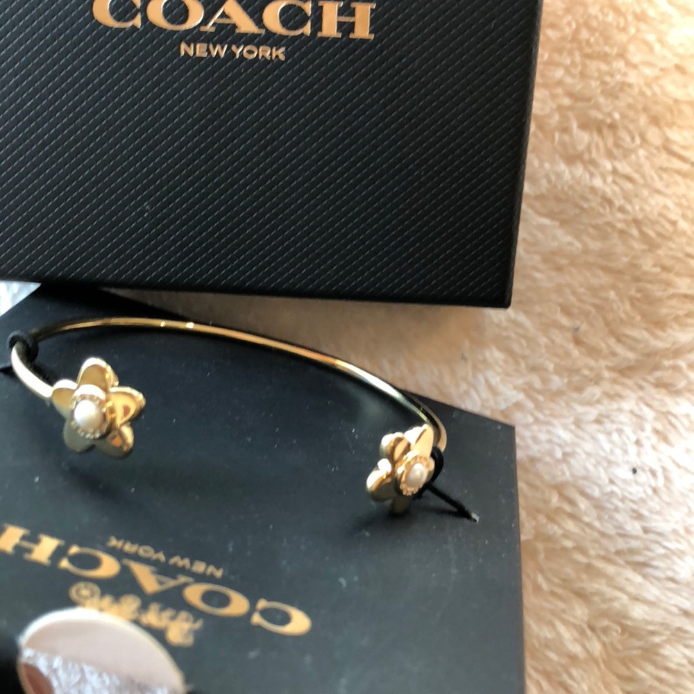 Coach goldtone pearl cuff bracelet (NWT)LAST ONE ! - Picture 3 of 8